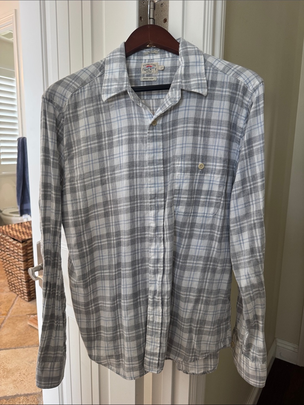 Faherty Men's Light Gray and White Plaid Button-Down Shirt